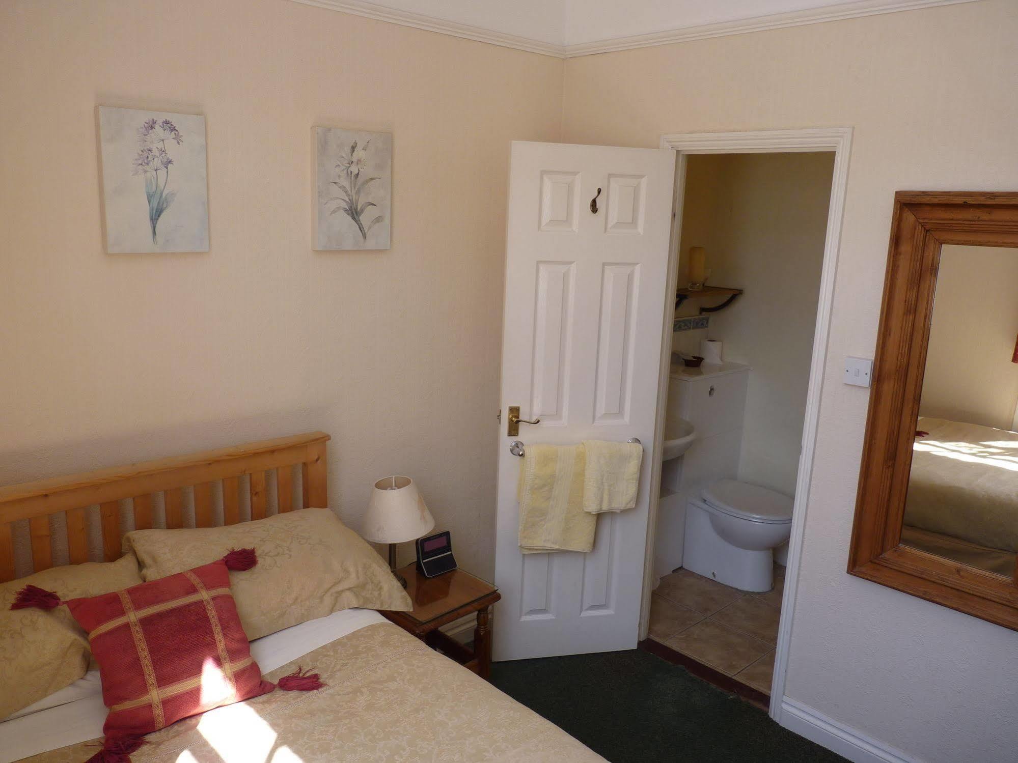 Newport Quay Bed and Breakfast Εξωτερικό φωτογραφία
